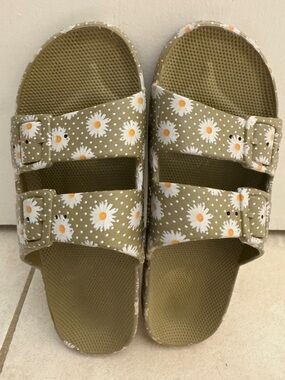 Freedom Moses Green Daisy Slides Size 8 9 38 39 White Polka Dots